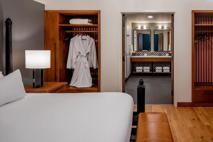 Room 25 of 49