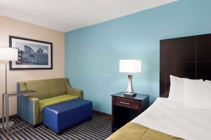 Room 15 of 25