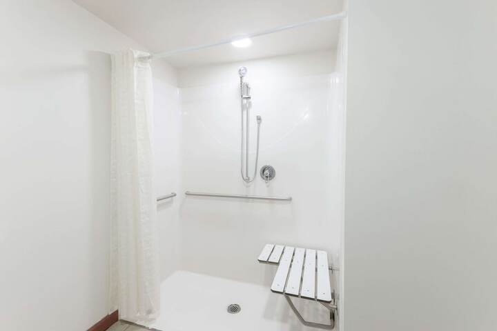 Room 12 of 22