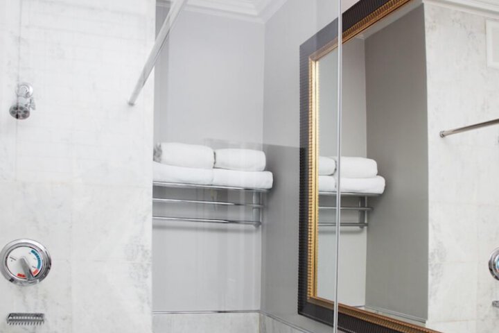 Room 52 of 82