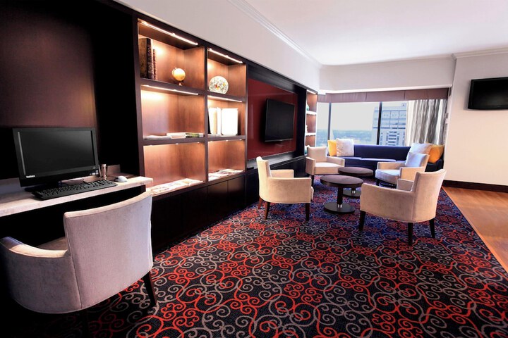 Lounge 68 of 72