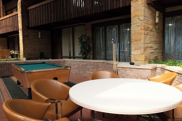 Hotel Exterior 53 of 59