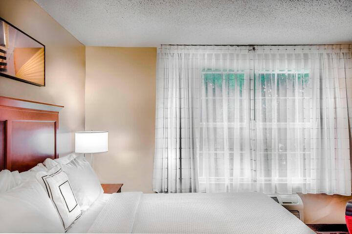 Room 28 of 34
