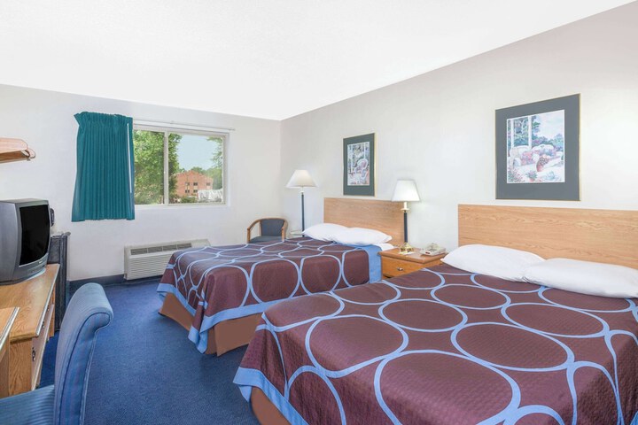 Super 8 by Wyndham Kingston
