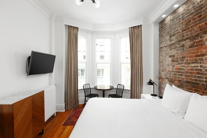 Room 100 of 119
