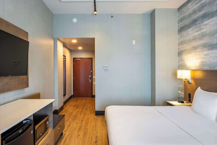 Room 18 of 60