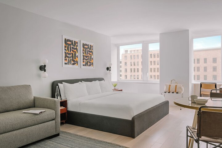 Room 52 of 104
