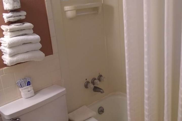 Room 13 of 16