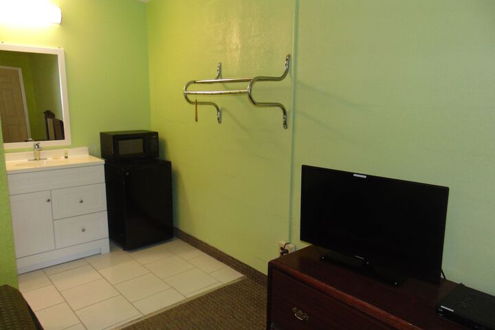 Room 15 of 40