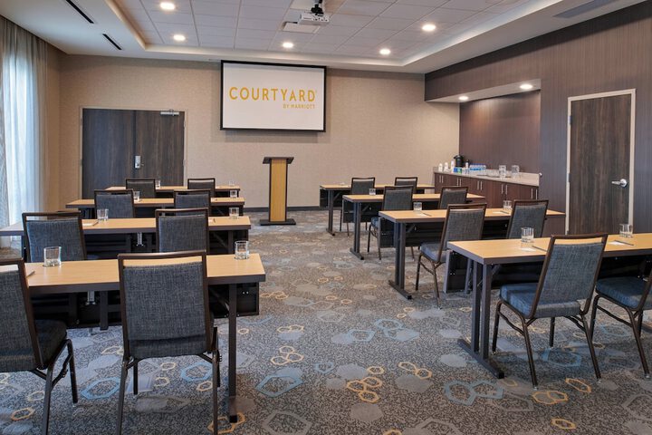 Courtyard by Marriott Petoskey at Victories Square