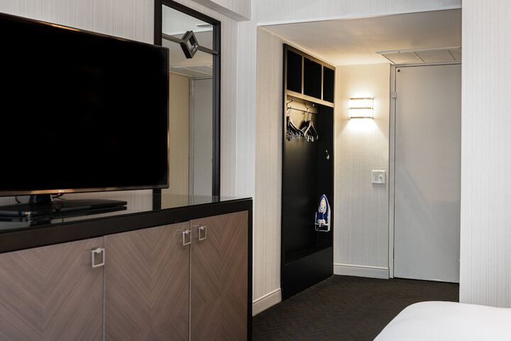 Room 42 of 110