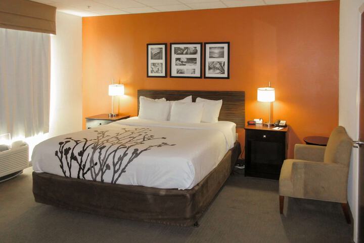 Room 28 of 63