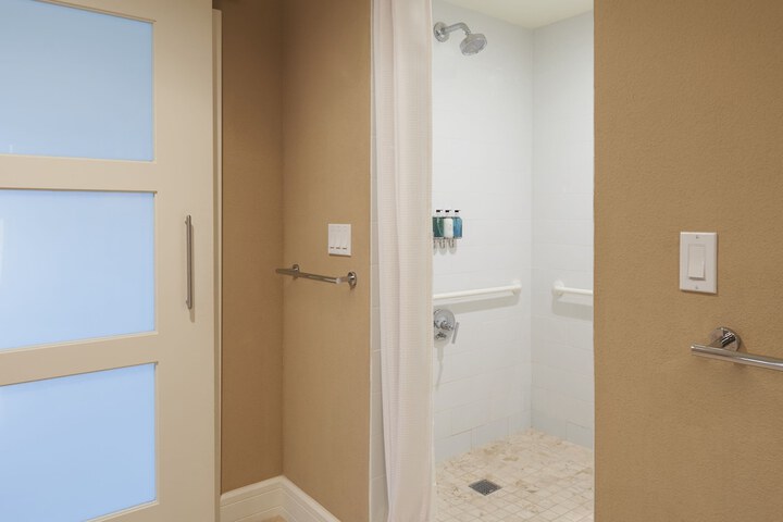 Room 35 of 142