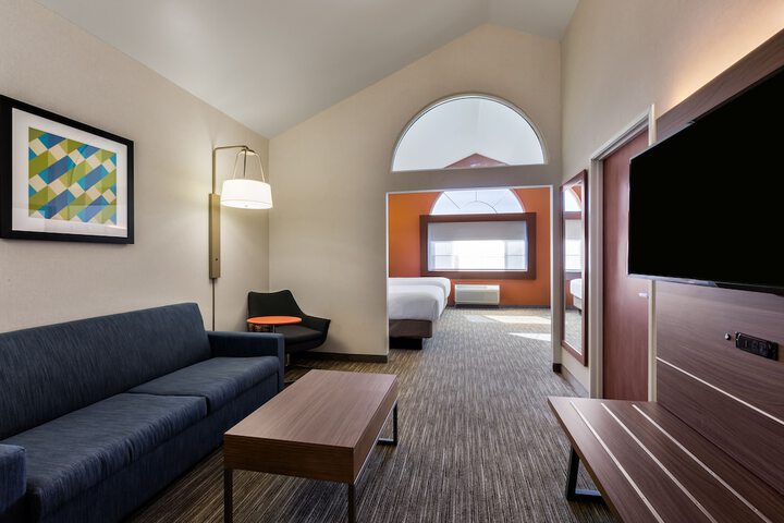 Holiday Inn Express & Suites Oroville Lake by IHG