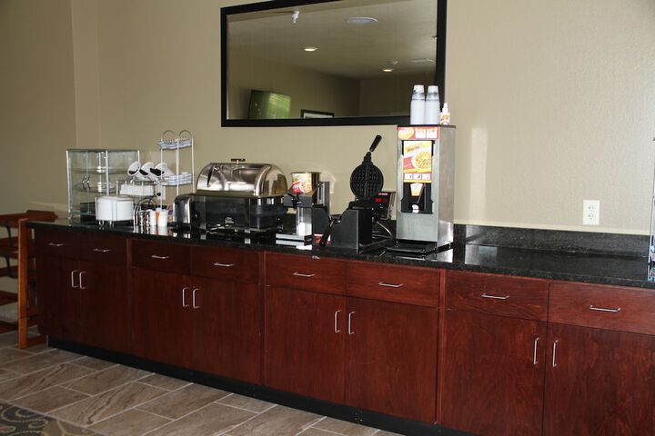 Cobblestone Hotel & Suites – Devils Lake