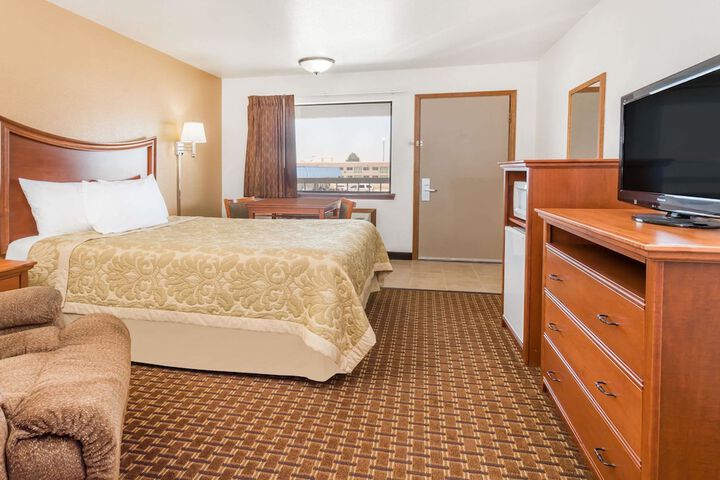 Room 12 of 23