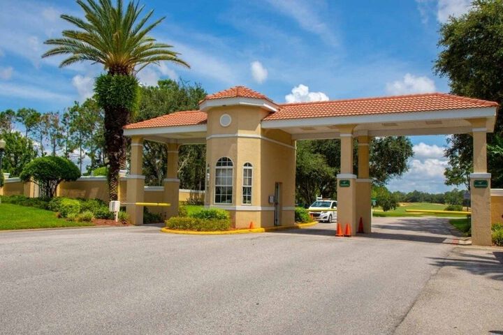 Private Pool in Gated Resort! 4 Bedroom Home by RedAwning