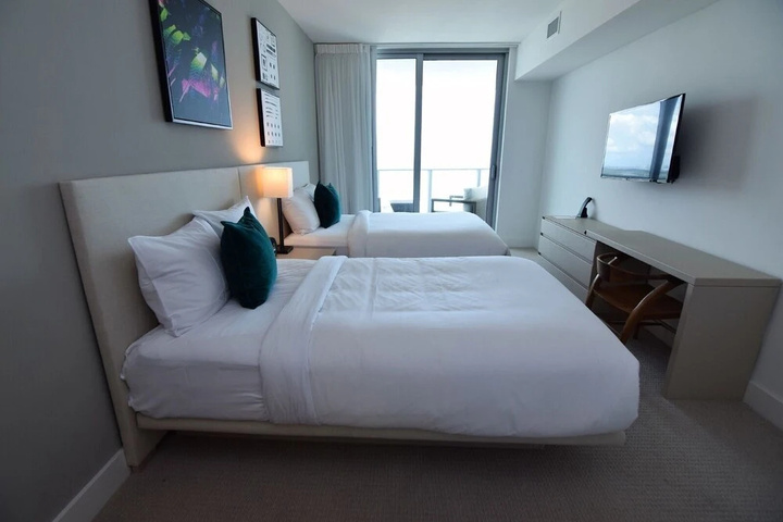Hyde-1508 / Incredible Ocean View 2 Bed 2 Bath