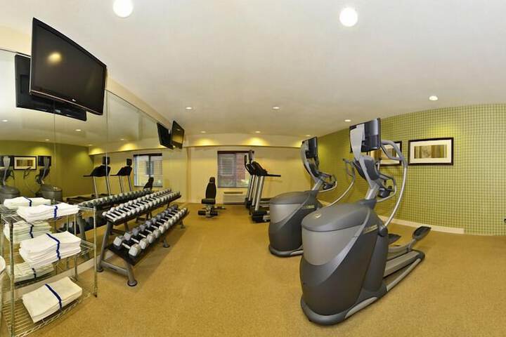 Holiday Inn Express and Suites Williston by IHG