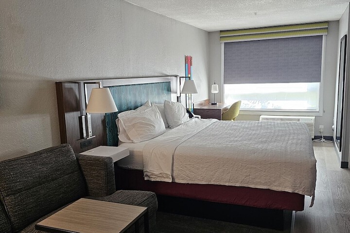 Room 12 of 40