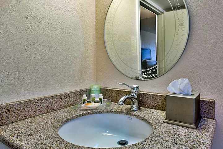 Holiday Inn Nashua an IHG Hotel
