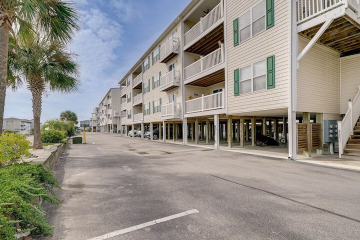 Oak Island Vacation Rental 1 Block to Beach!