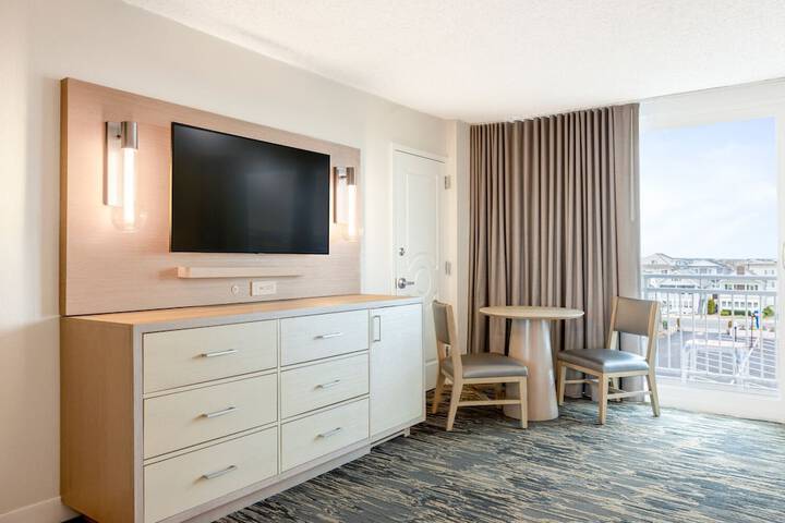 Port-O-Call Hotel