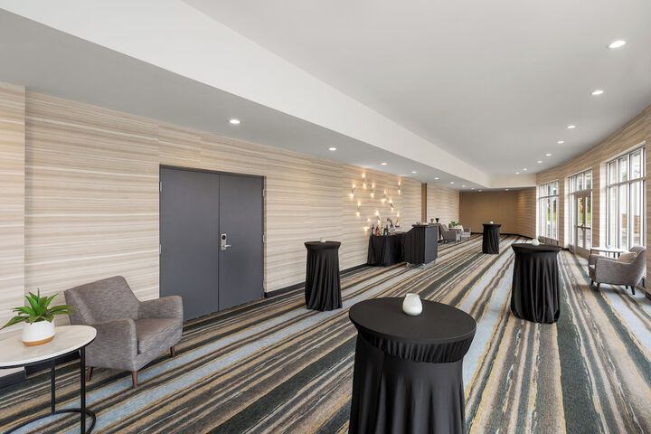 Holiday Inn & Suites Detroit - Troy by IHG