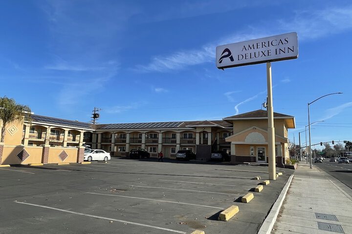 Americas Deluxe Inn