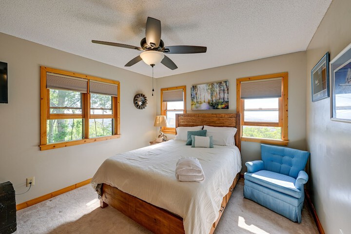 Cullowhee Mountain Retreat w / Deck and Fire Pit!