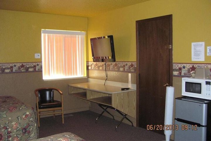 Earth Inn Motel