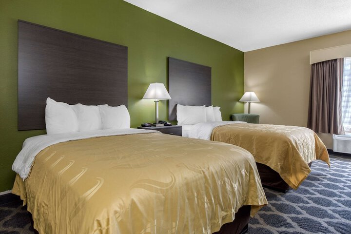 Room 21 of 34