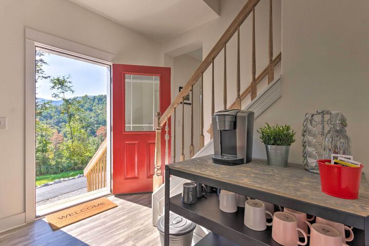 Family Holiday Retreat! Mtn-view Blue Ridge Home