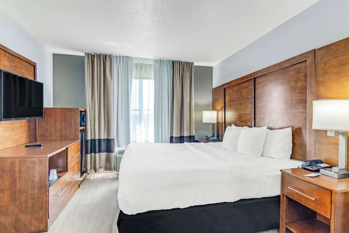 Comfort Suites near I-80 and I-94