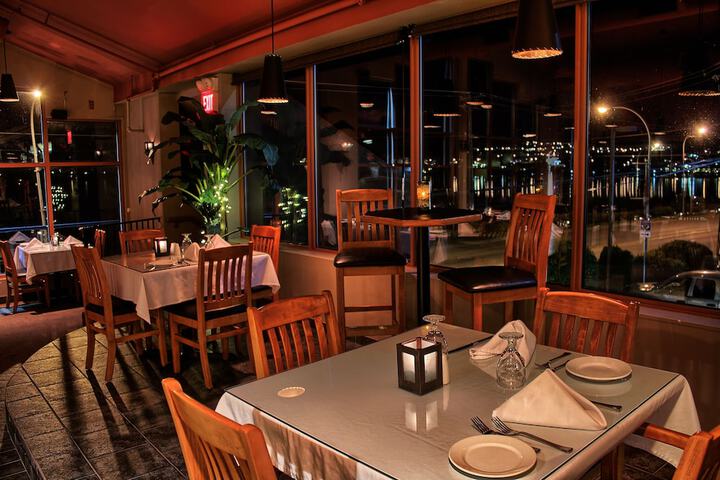 Dining 70 of 78