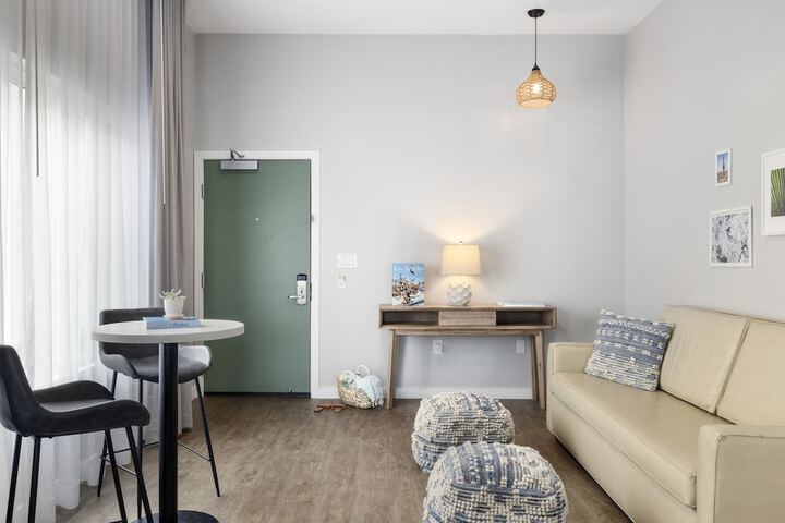 Room 28 of 124