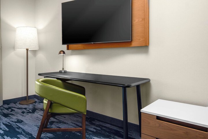 Room 13 of 27