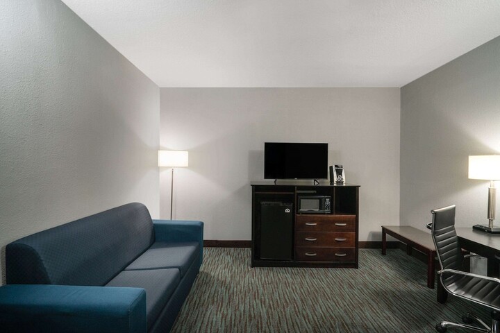 Room 32 of 53