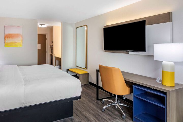 Room 18 of 35