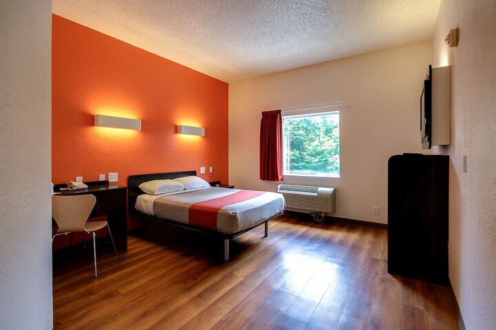 Room 19 of 38