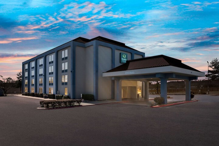 Hotel 8 of 40