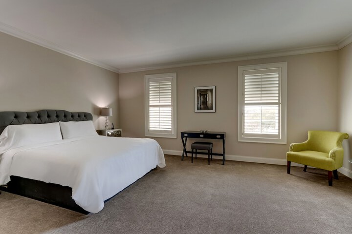 Room 10 of 43
