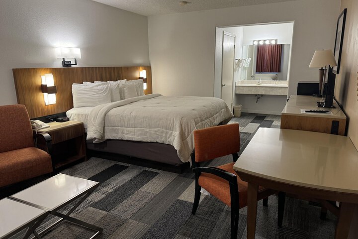 Room 28 of 34