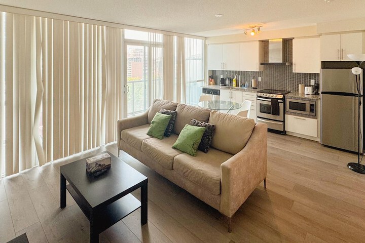 RivetStays - The Fly Luxury Suites