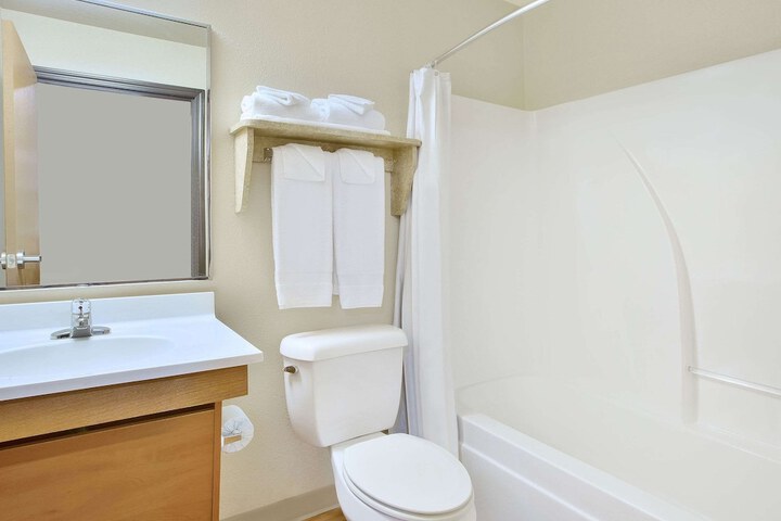 Room 7 of 9