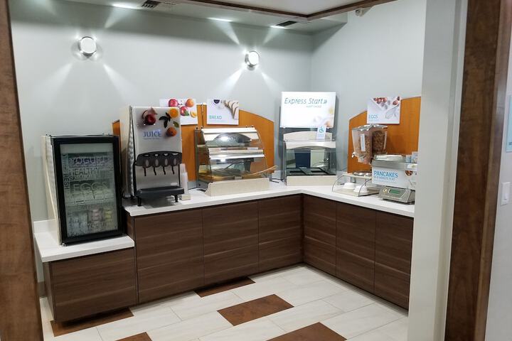 Holiday Inn Express & Suites Everett by IHG