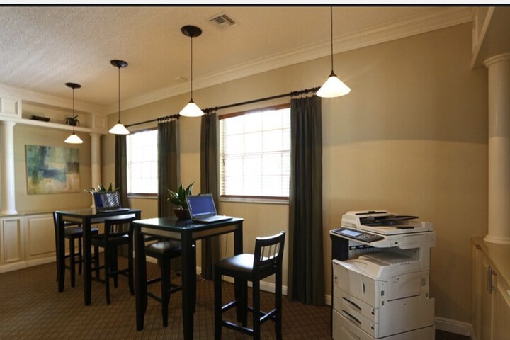 Sawgrass Mall Apartment 2