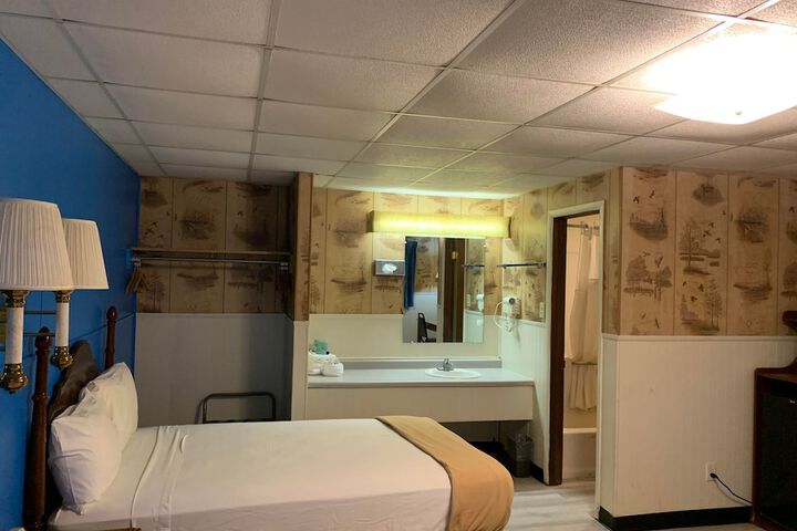 Room 9 of 19
