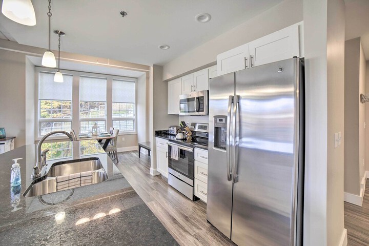 Luxe Manistee Condo w / Balcony & River Views!