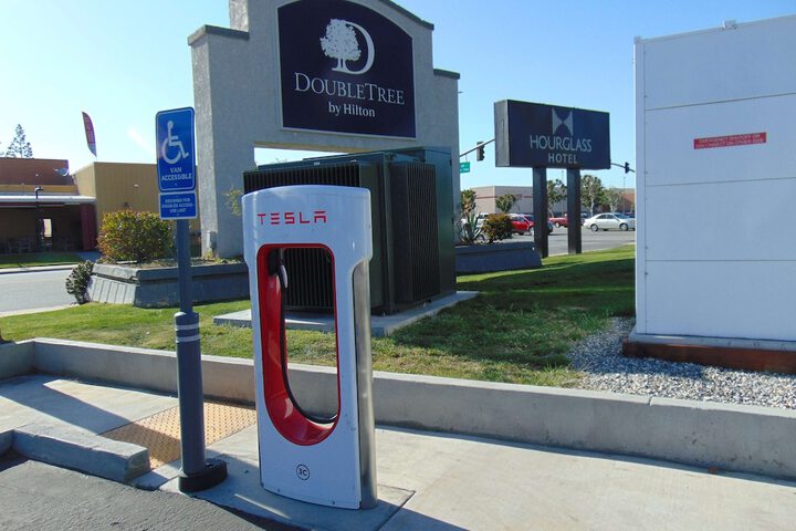 DoubleTree by Hilton Hotel Bakersfield